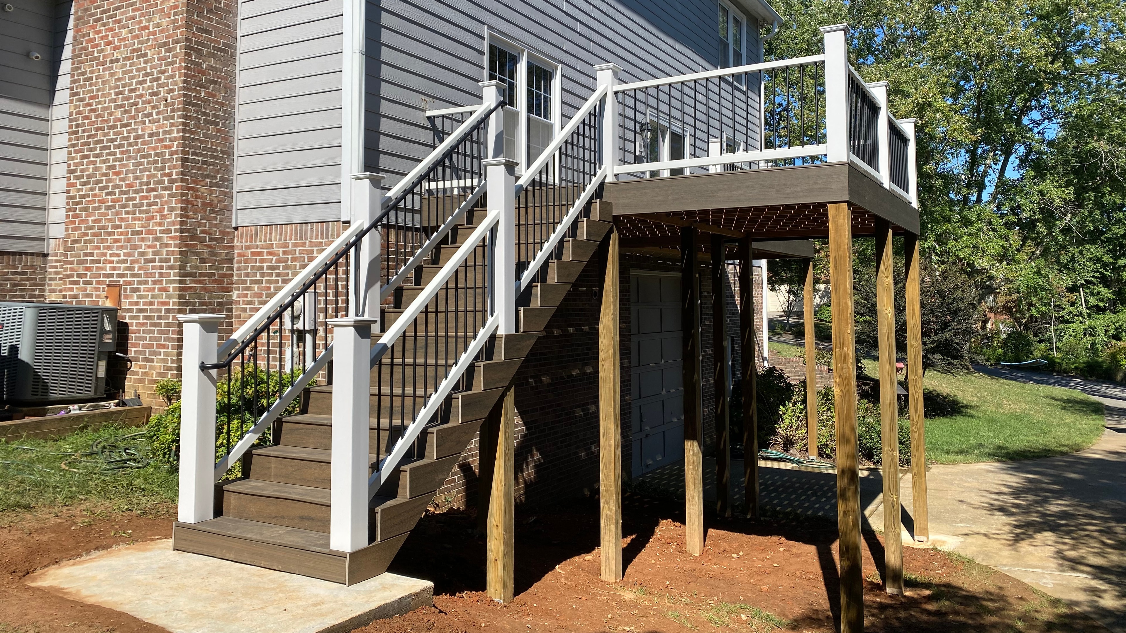 Cascade modern composite deck front view